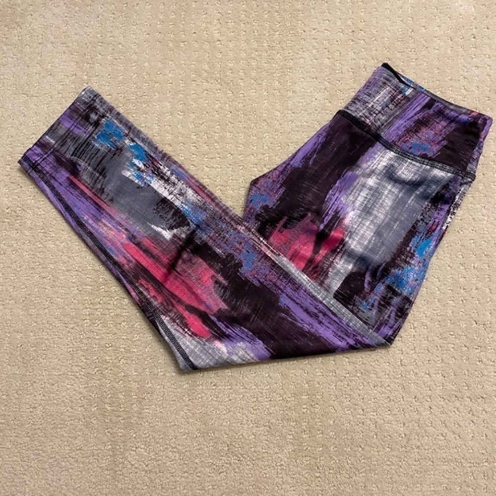 Women’s Beyond Yoga Capri Multi-Colored Leggings - Picture 4 of 7